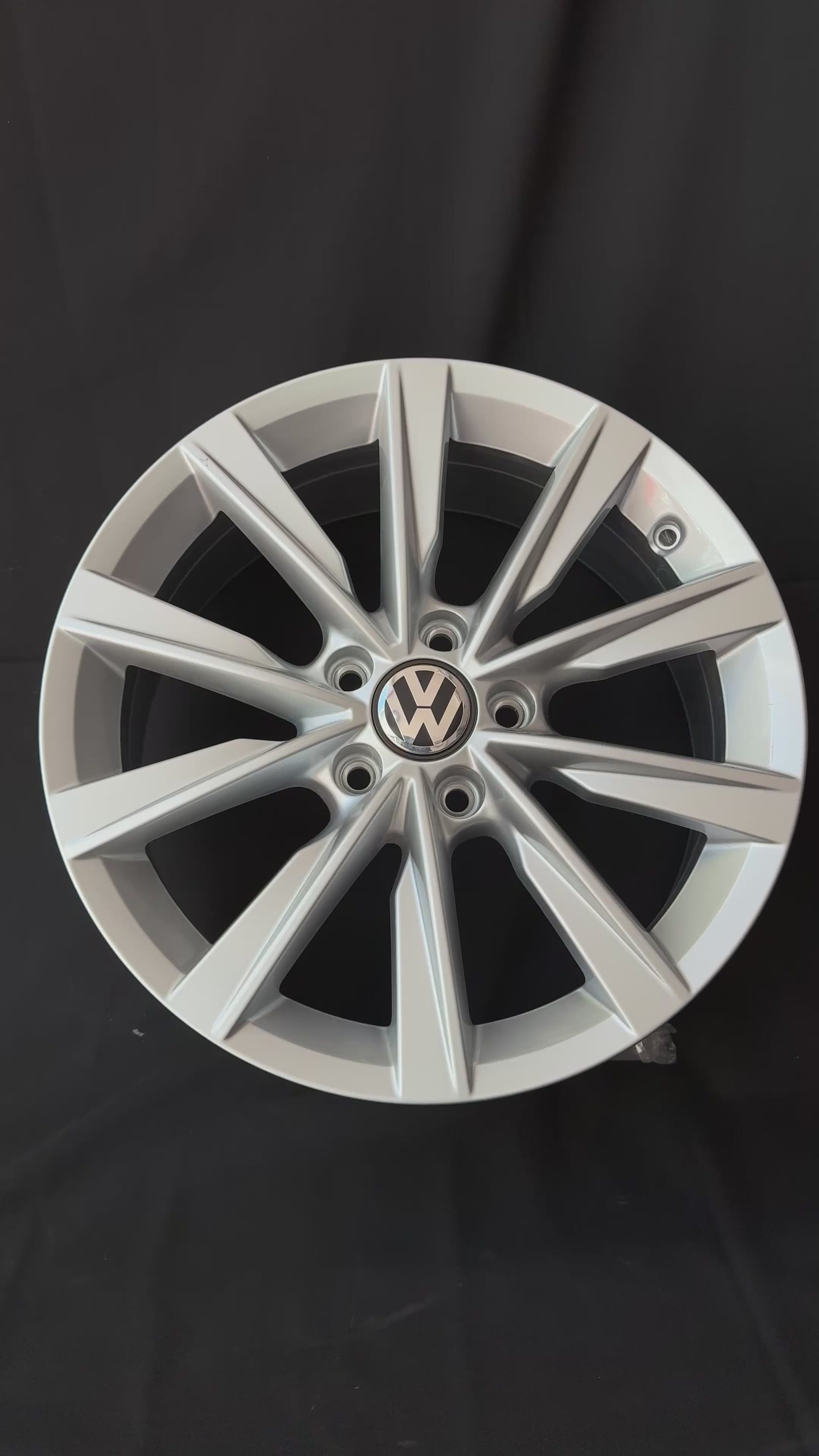 1 Rin 17” Volkswagen Tiguan Taos Golf Jetta MK6 MK7 Passat New Beetle Original Nuevo 5x112