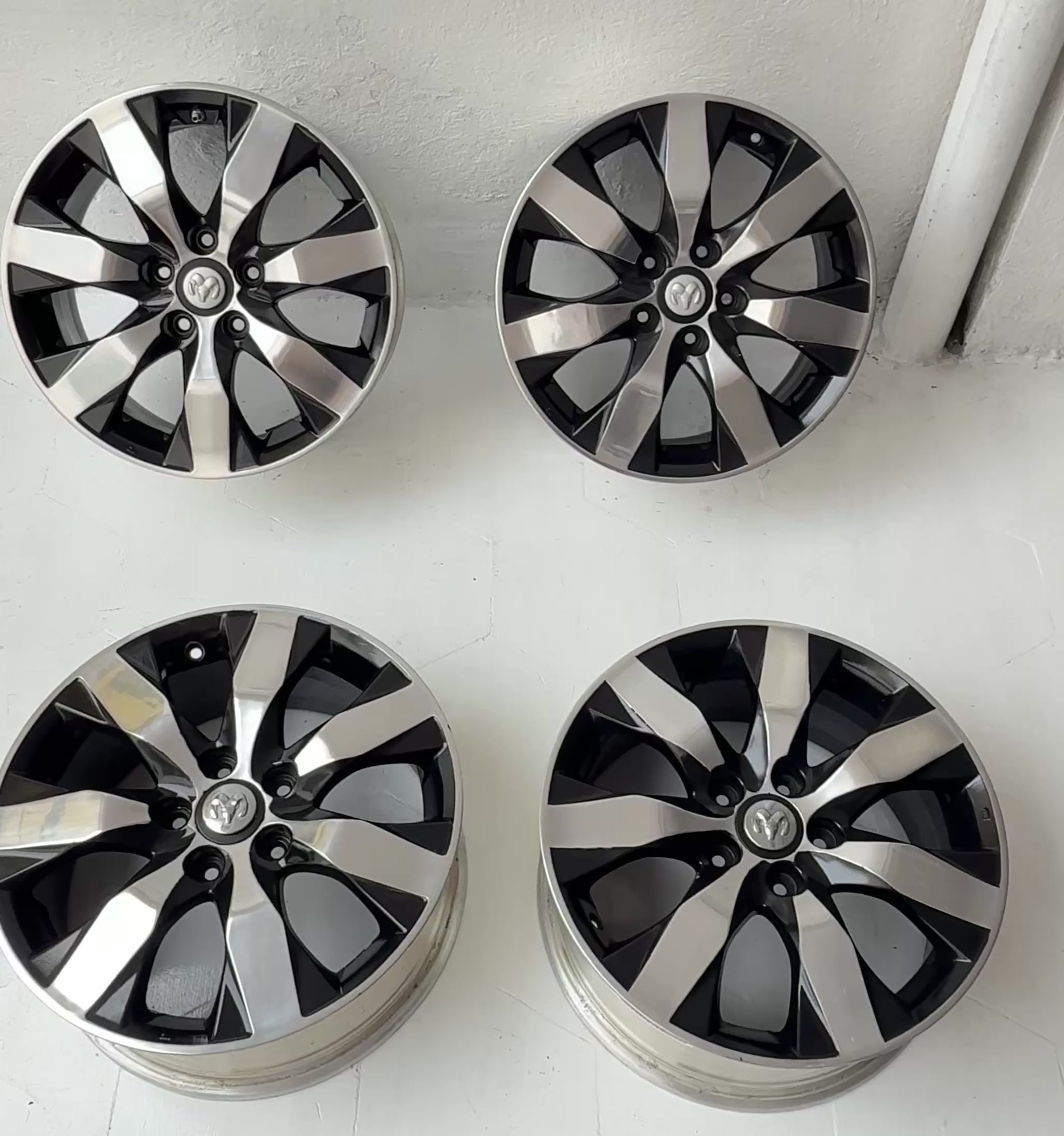 4 Rines 17” Jeep Liberty, Compass y Patriot – 5×114