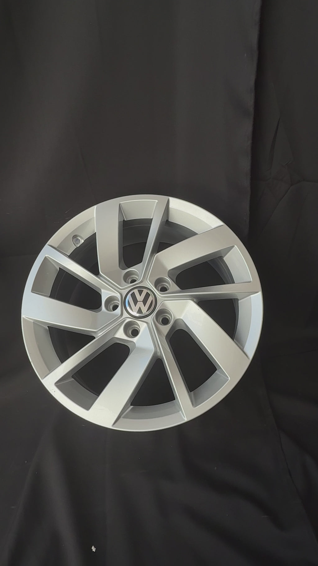 1 Rin 17” Volkswagen Golf TSI Jetta A6 A7 Original Nuevo