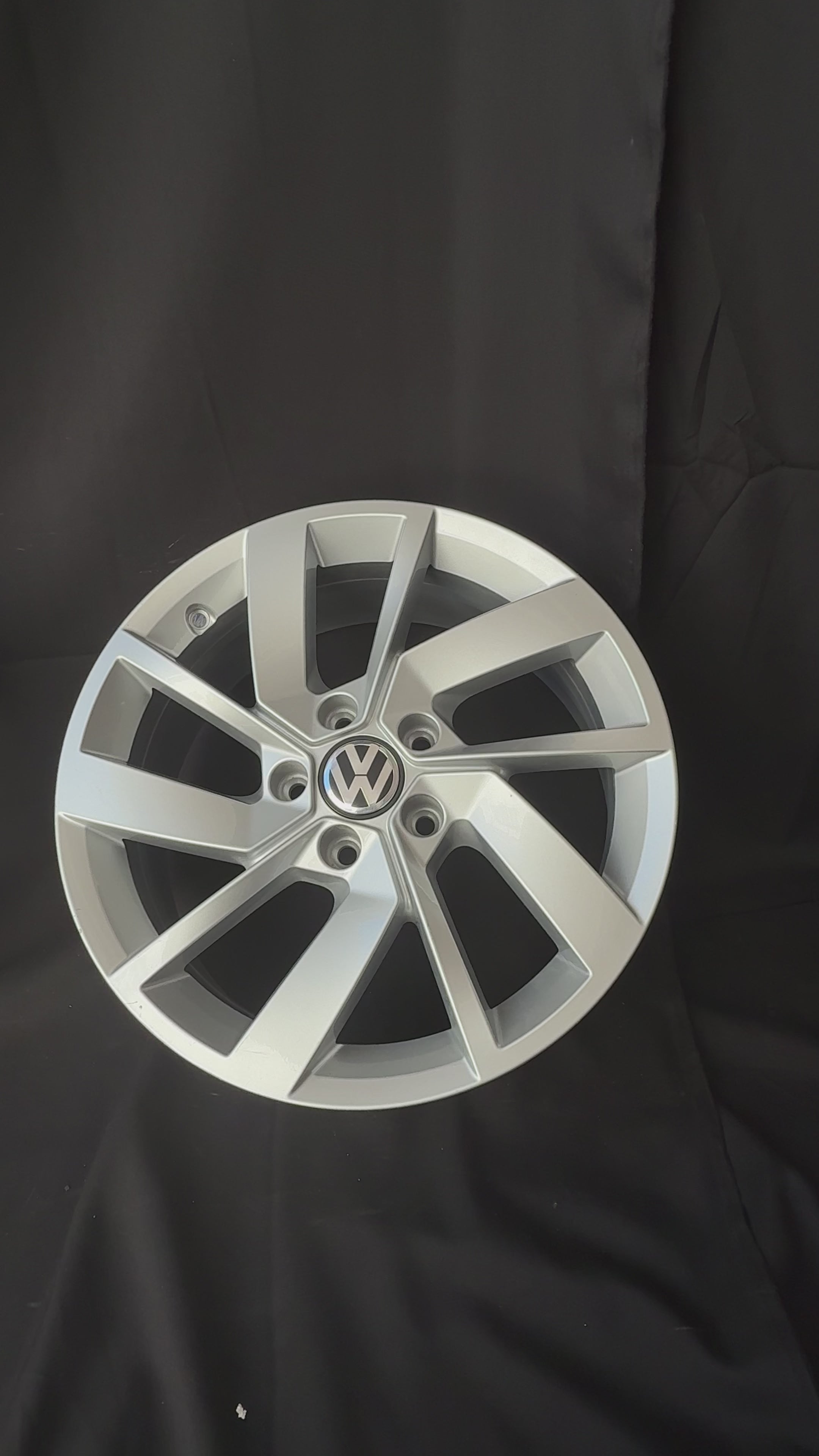 1 Rin 17” Volkswagen Golf TSI Jetta A6 A7 Original Nuevo