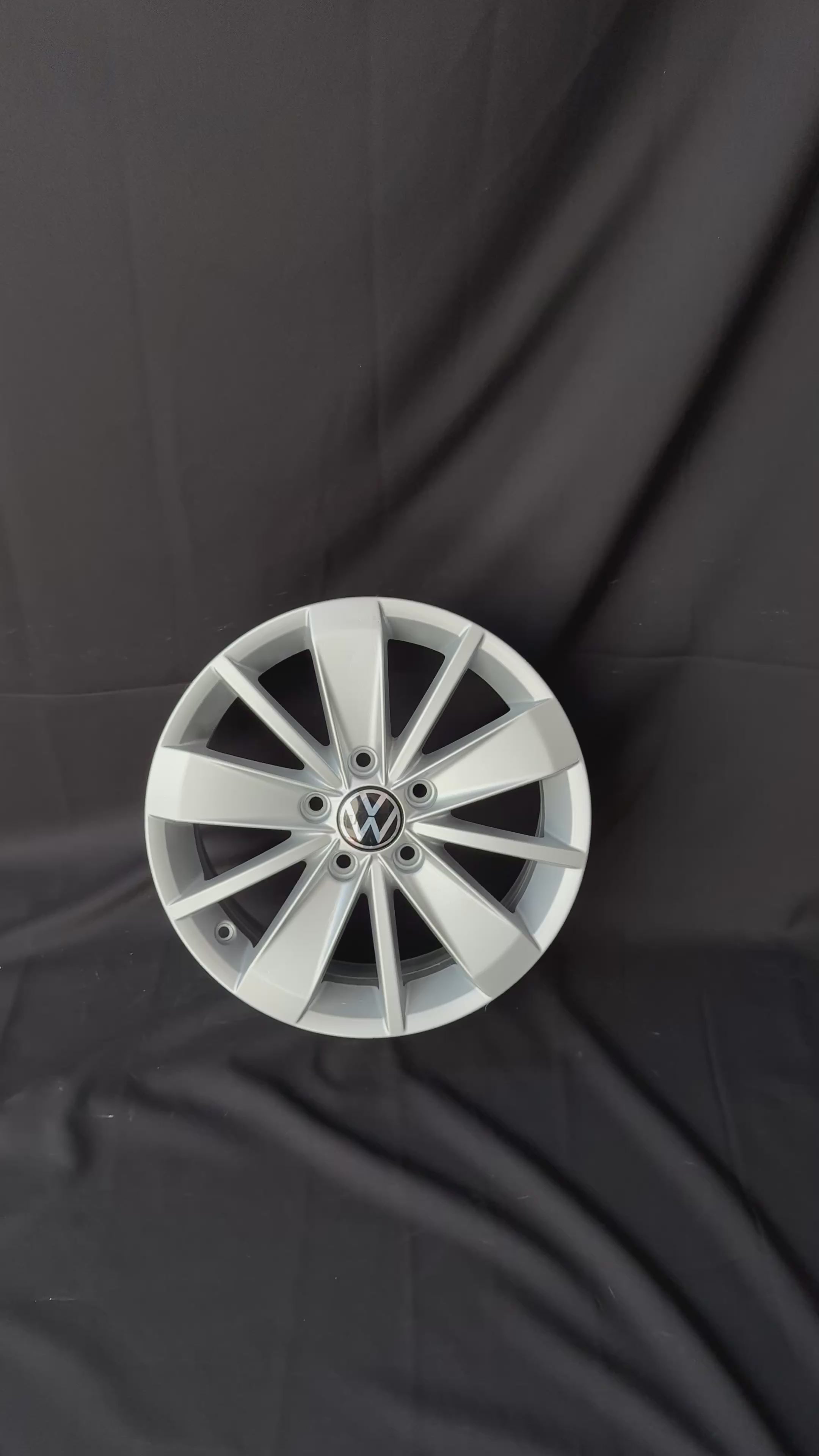 1 Rin 16” Volkswagen Golf Jetta MK6 MK7 Seminuevo 5x112
