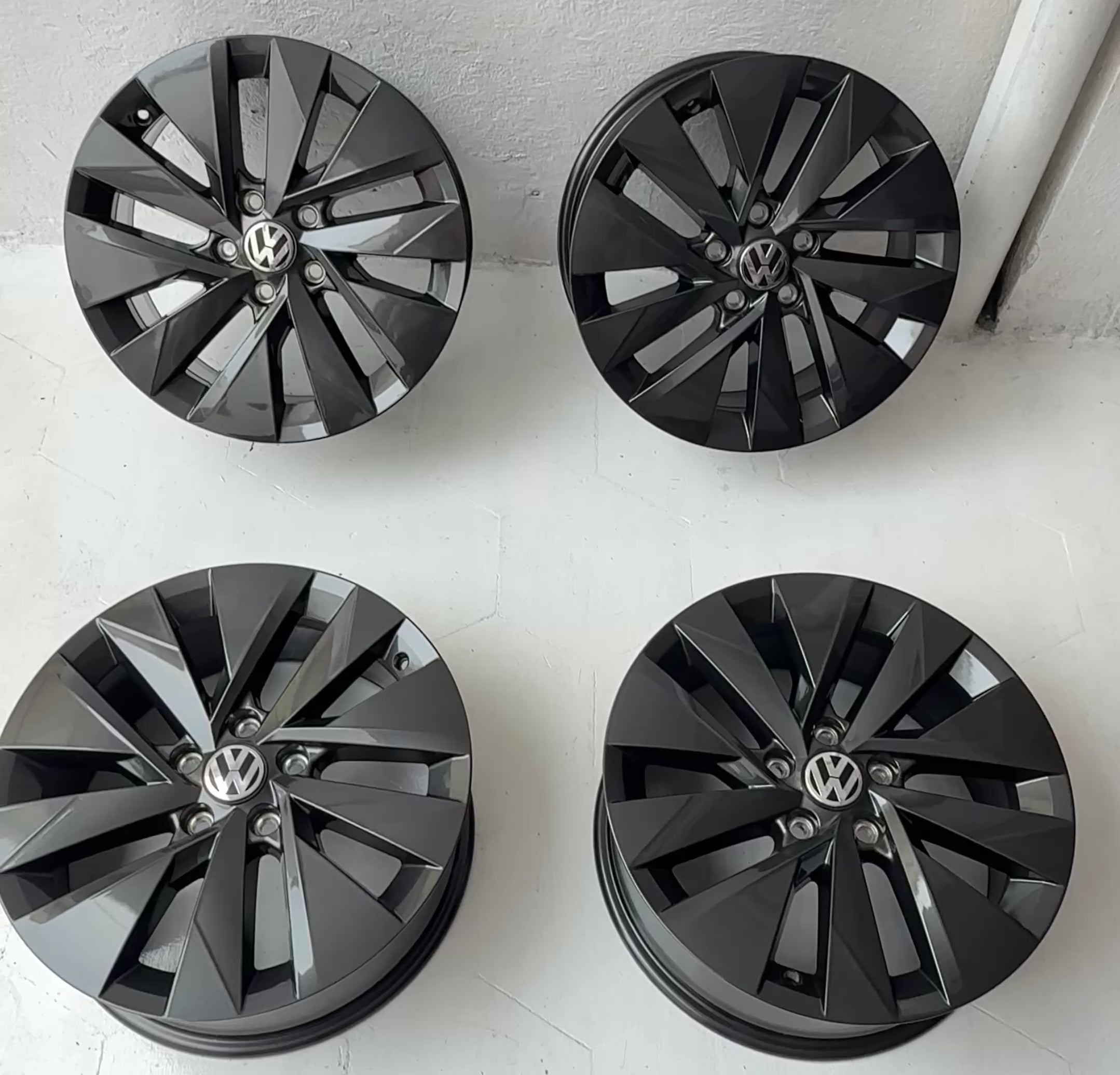 4 Rines 17” Volkswagen Taos, Tiguan, Golf, Jetta, Bora, Passat y New Beetle – 5×112
