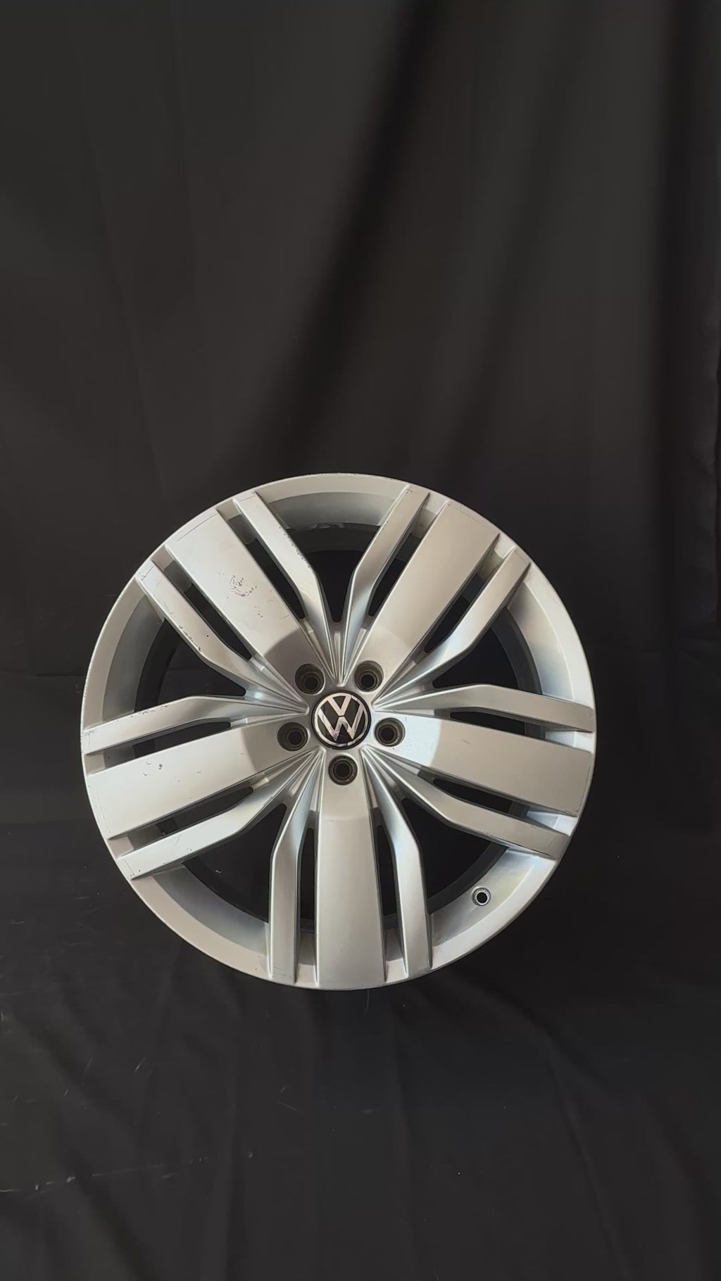 1 Rin 20” Volkswagen Teramont Atlas Original Seminuevo 5x112