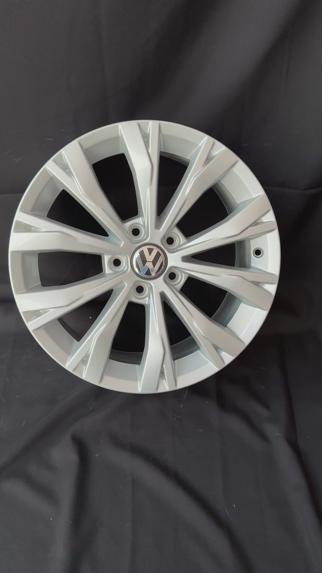 1 Rin 17” Volkswagen Tiguan Taos Golf Jetta MK6 MK7 Original Seminuevo 5x112