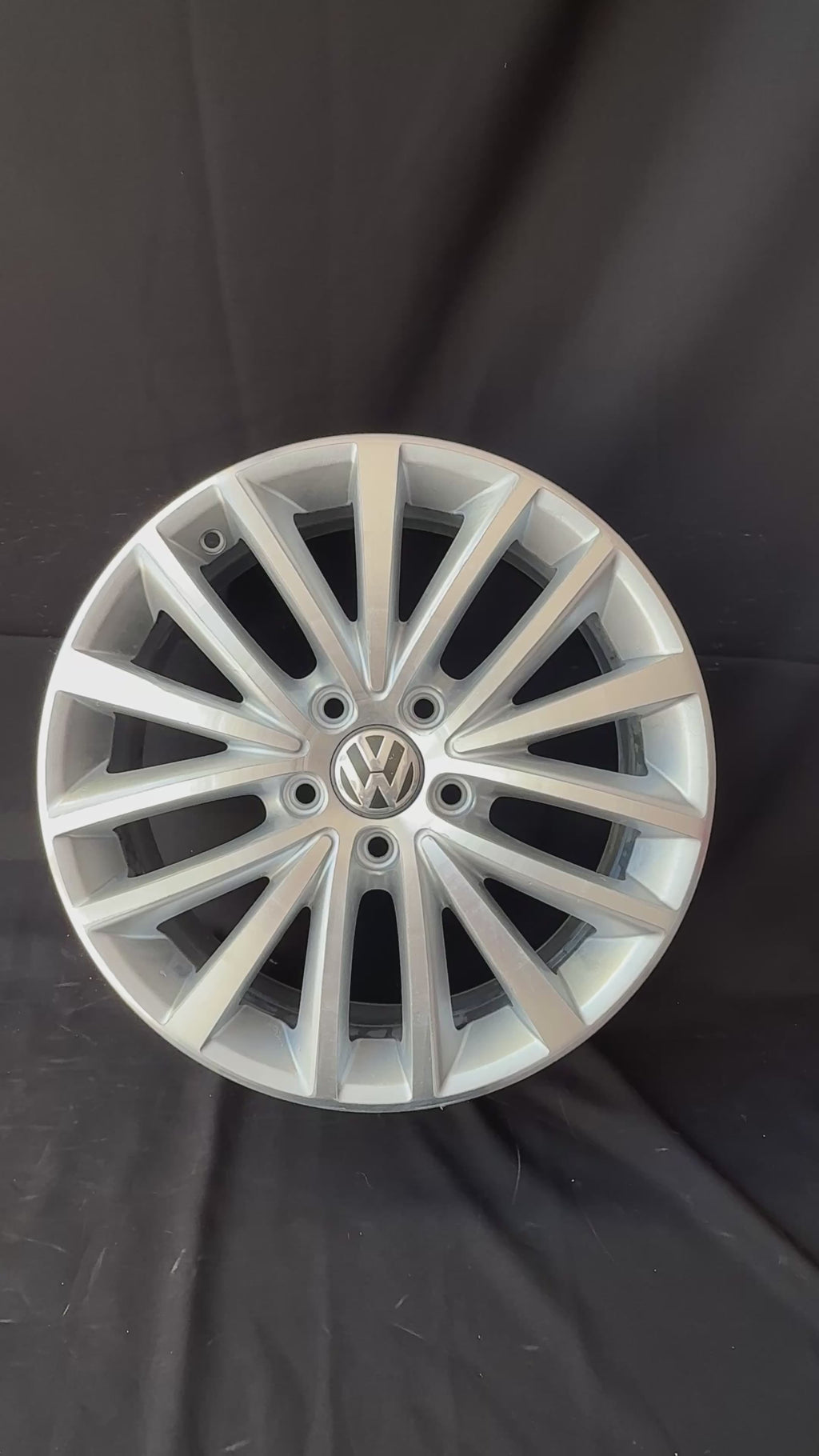 1 Rin 17” Volkswagen Jetta MK6 Sport Original Seminuevo 5x112