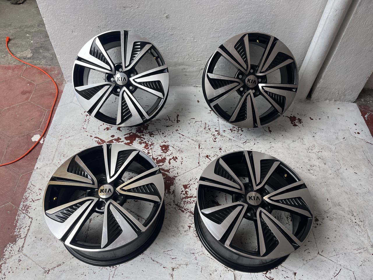 4 Rines 17" Kia Forte Optima Originales 5x114 Nuevos