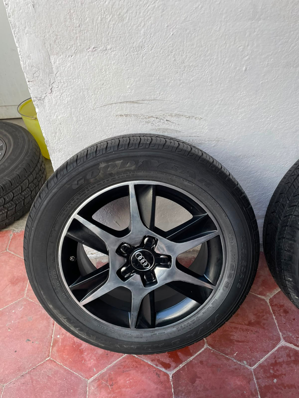 4 Rines 16" Audi Originales con Llantas Seminuevos Golf MK5 MK6 MK7 5x112