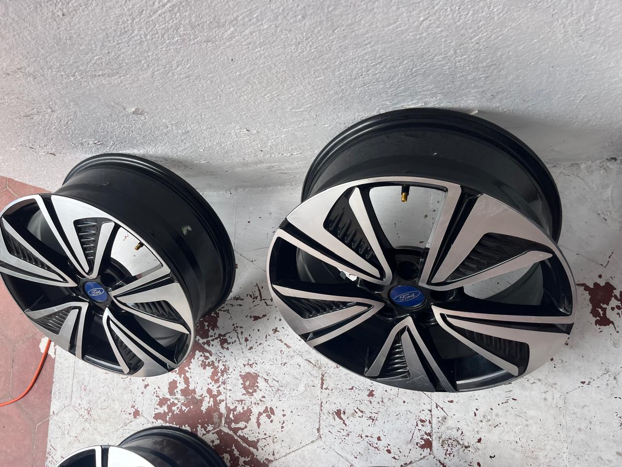 4 Rines 17" Ford Explorer Ranger Mustang Originales Nuevos 5x114.3