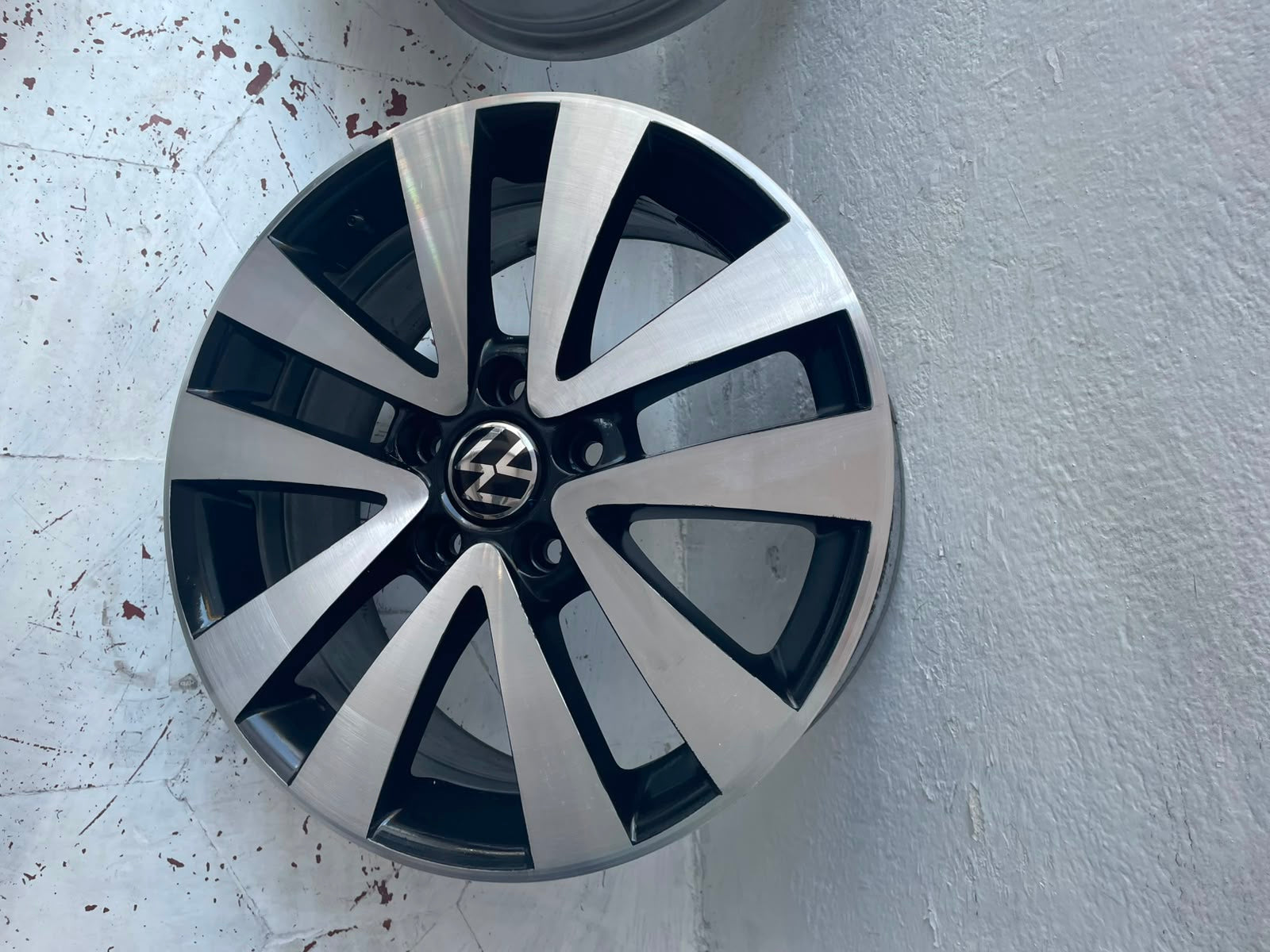 4 Rines 17" Volkswagen Taos Jetta Golf MK7 Bora Passat Originales 5x112 Como Nuevos