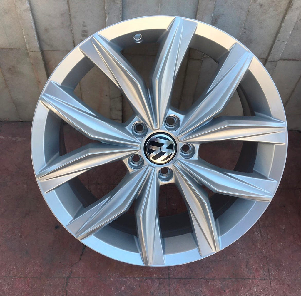 1 Rin Volkswagen Taos / Tiguan / Jetta MK6 / MK7 / Passat 18" Original Seminuevo | 5x112