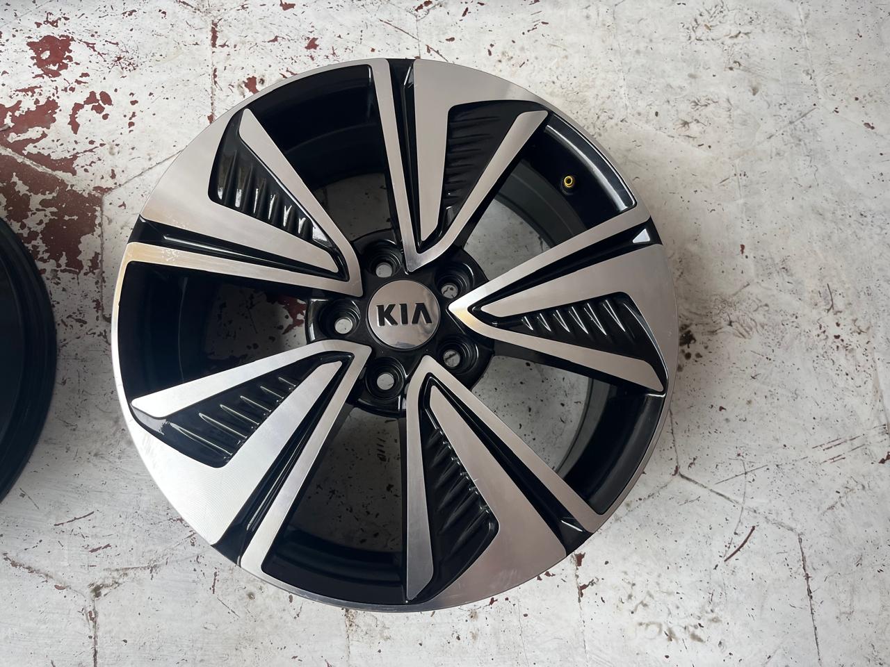 4 Rines 17" Kia Forte Optima Originales 5x114 Nuevos