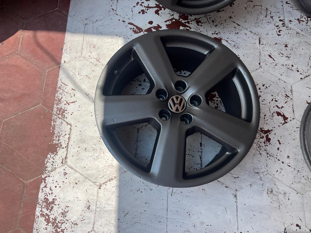 4 Rines 18" Volkswagen Bora Jetta MK6 MK7 Originales 5x112 Seminuevos