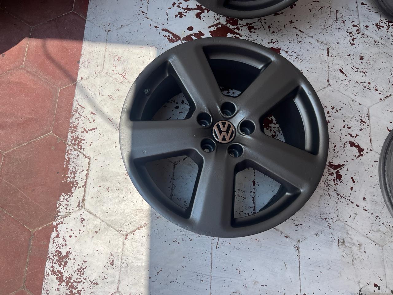 4 Rines 18" Volkswagen Bora Jetta MK6 MK7 Originales 5x112 Seminuevos