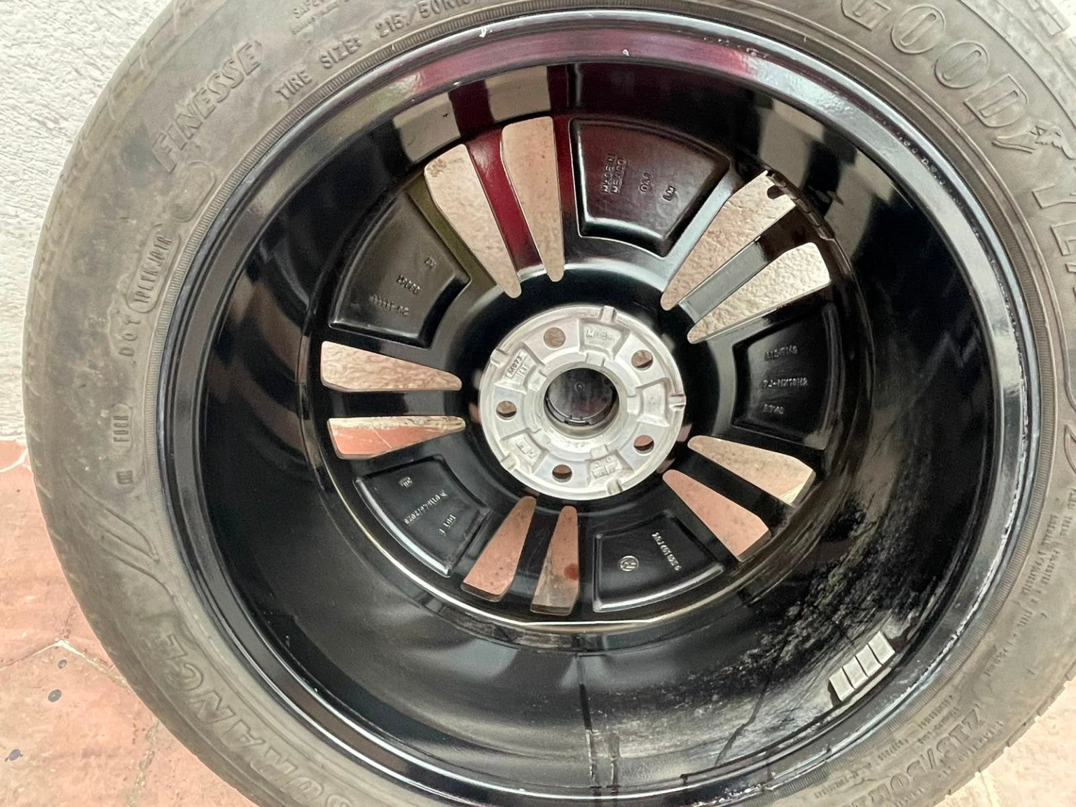 Juego de 4 Rines Originales Volkswagen 18" 5x112 para Taos, Tiguan, Golf, Jetta MK6 y MK7 | Seminuevos