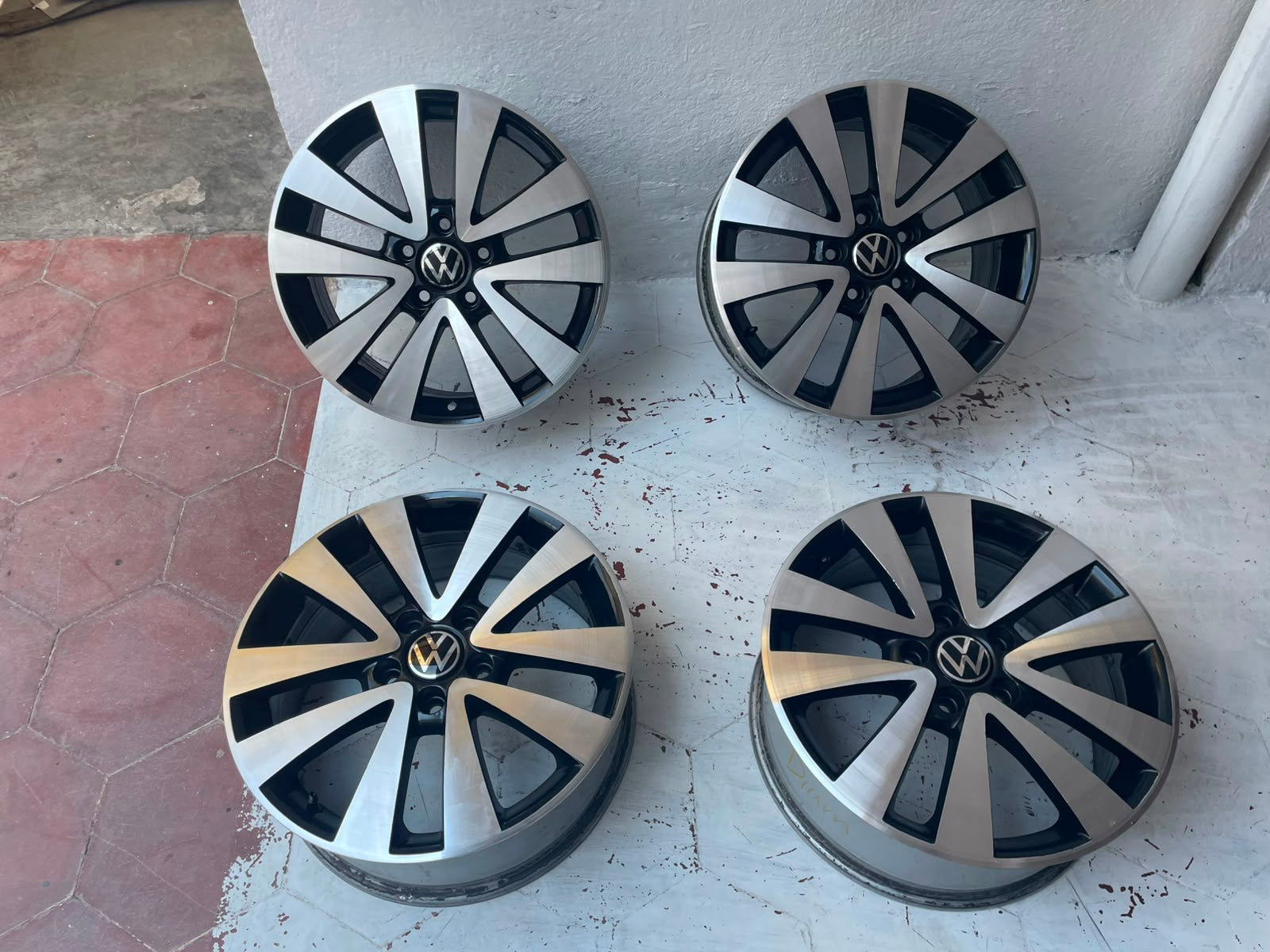 4 Rines 17" Volkswagen Taos Jetta Golf MK7 Bora Passat Originales 5x112 Como Nuevos