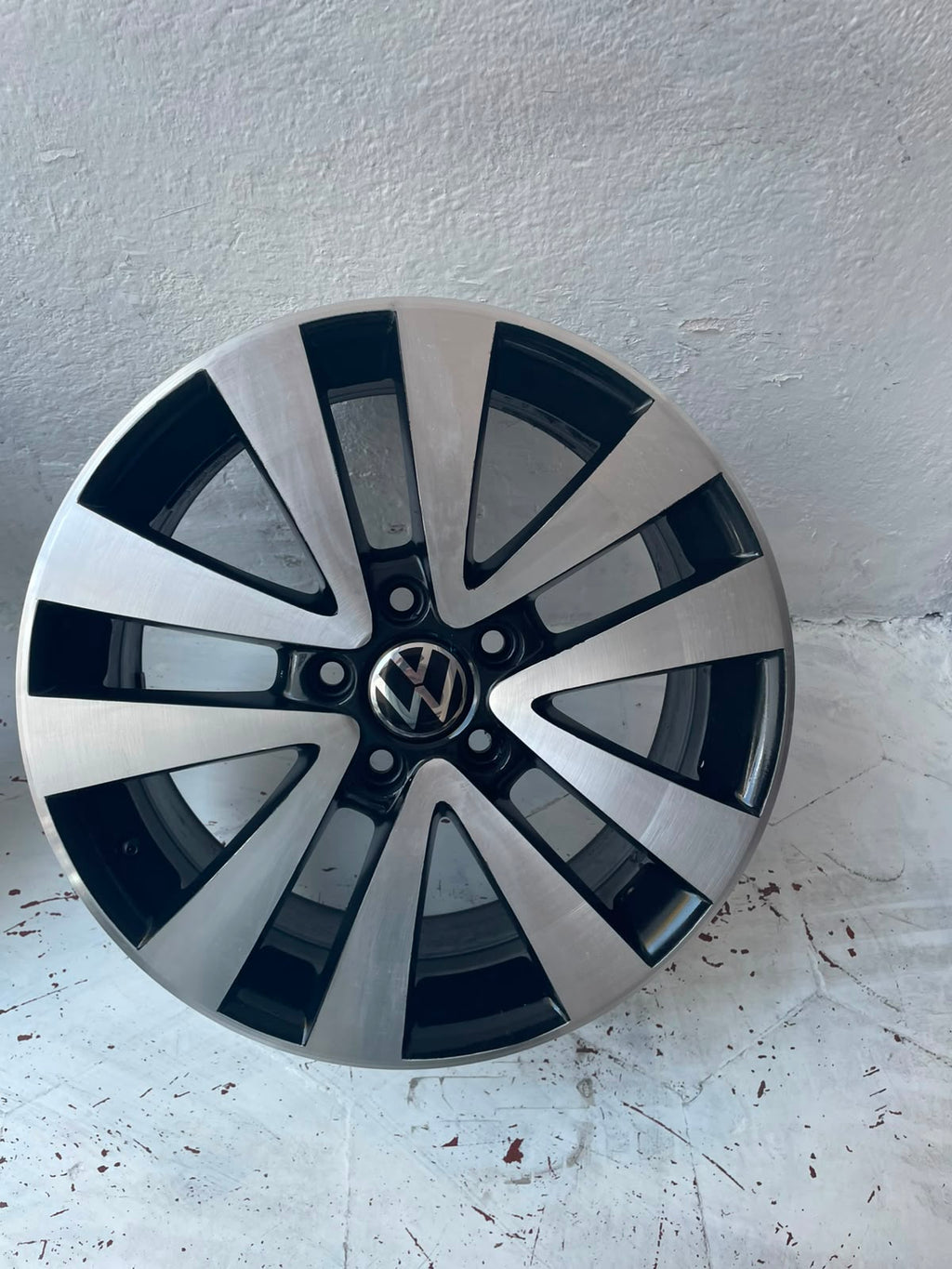 4 Rines 17" Volkswagen Taos Jetta Golf MK7 Bora Passat Originales 5x112 Como Nuevos