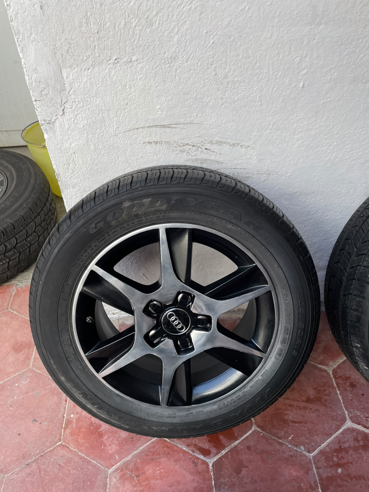4 Rines 16" Audi Originales con Llantas Seminuevos Golf MK5 MK6 MK7 5x112