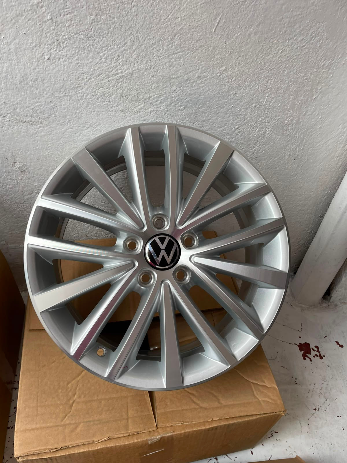 1 Rin Original Volkswagen 17" Golf / Jetta MK6 / Jetta MK7 Sport Seminuevo 5x112