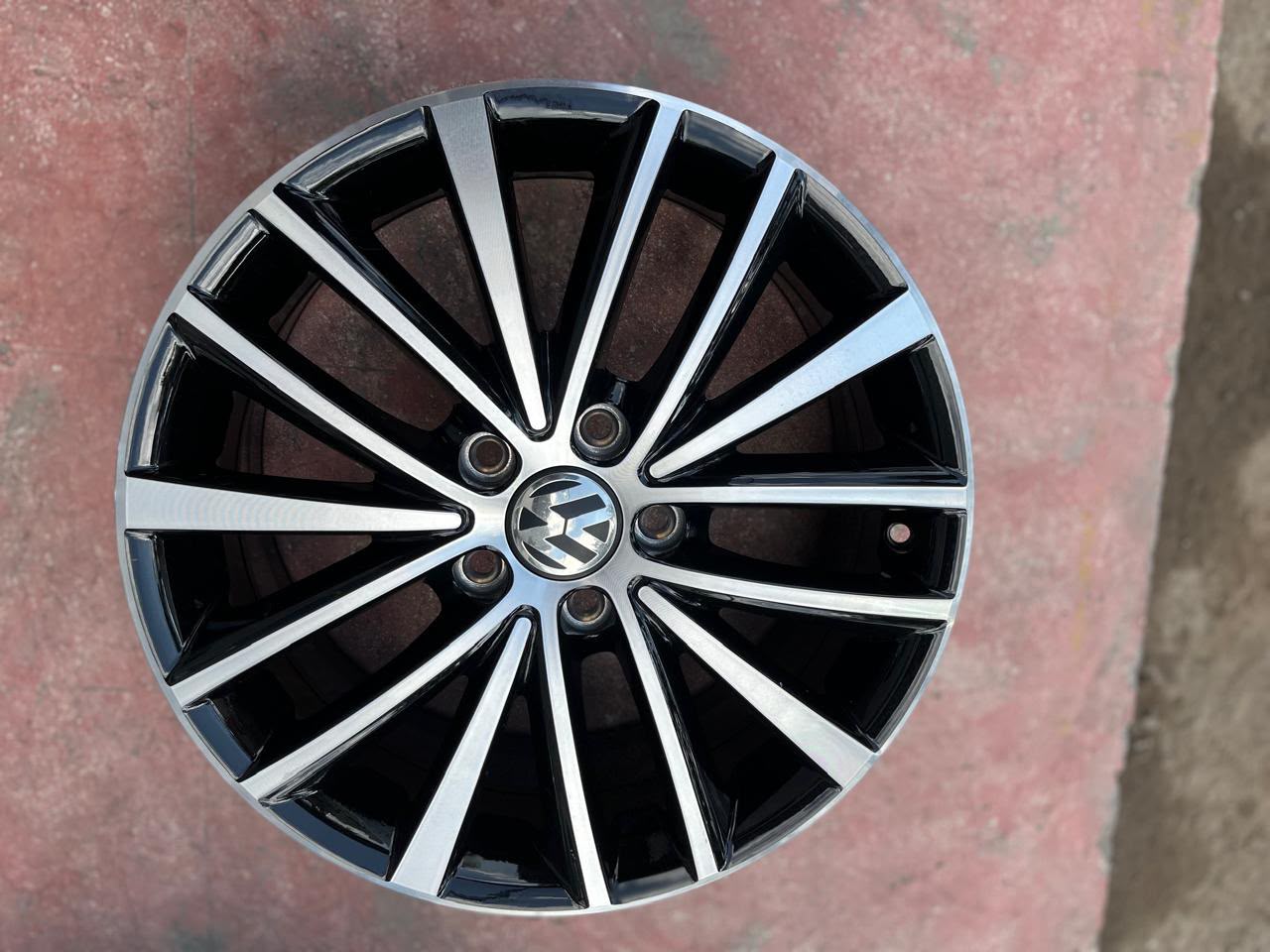 Rin Volkswagen Original 17" | Taos, Tiguan, Jetta, Golf MK6 y MK7 | Nuevo