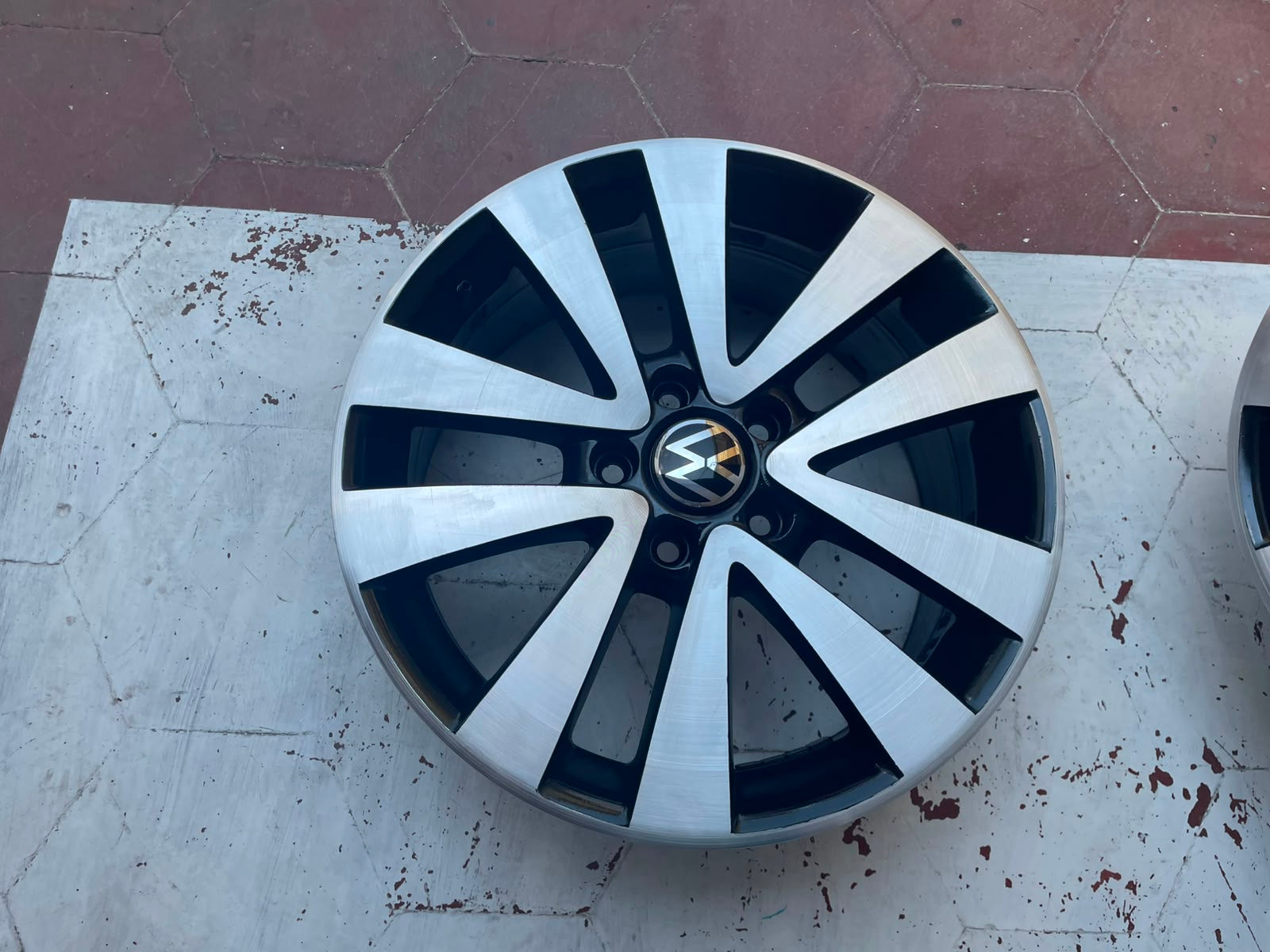 4 Rines 17" Volkswagen Taos Jetta Golf MK7 Bora Passat Originales 5x112 Como Nuevos