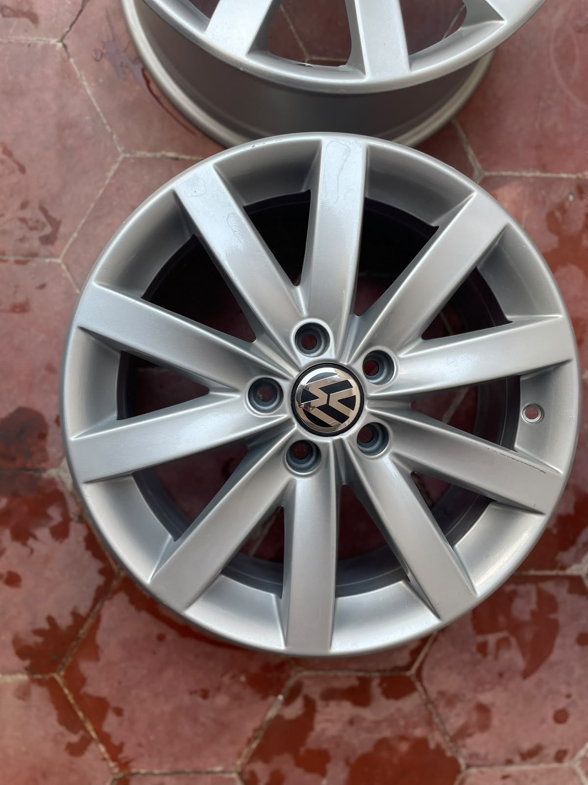 1 Rin 17" Volkswagen Jetta MK7 MK6 Taos Tiguan New Beetle Original 5x112 Nuevo