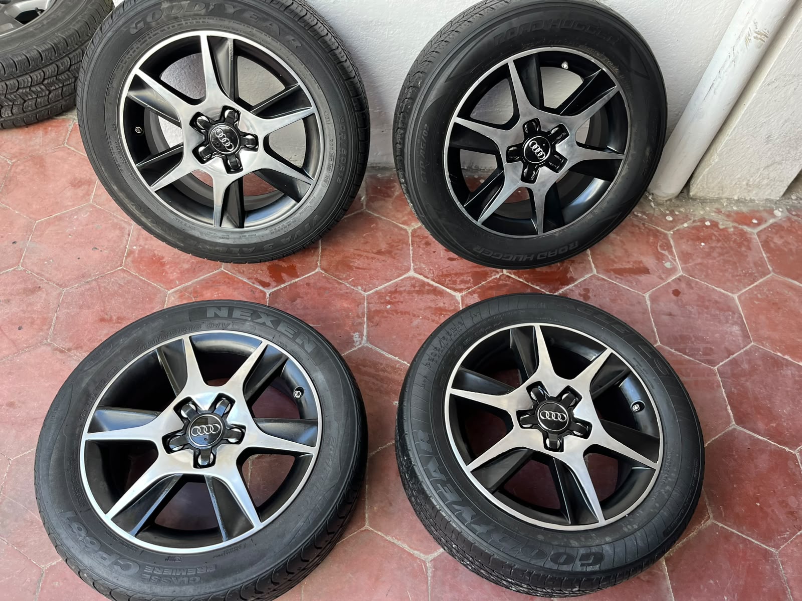 4 Rines 16" Audi Originales con Llantas Seminuevos Golf MK5 MK6 MK7 5x112