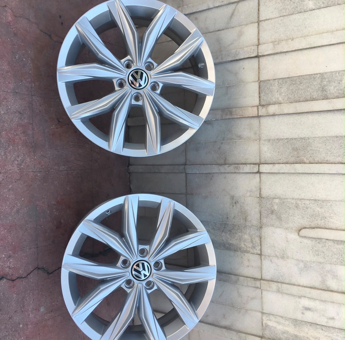Rines Volkswagen Taos / Tiguan / Jetta MK6 / MK7 / Passat 18" Originales Nuevos | Juego de 4 | 5x112