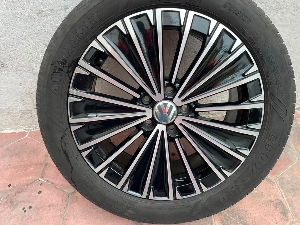 Juego de 4 Rines Originales Volkswagen 18" 5x112 para Taos, Tiguan, Golf, Jetta MK6 y MK7 | Seminuevos