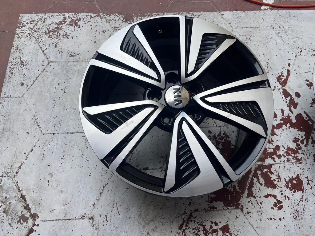 4 Rines 17" Kia Forte Optima Originales 5x114 Nuevos