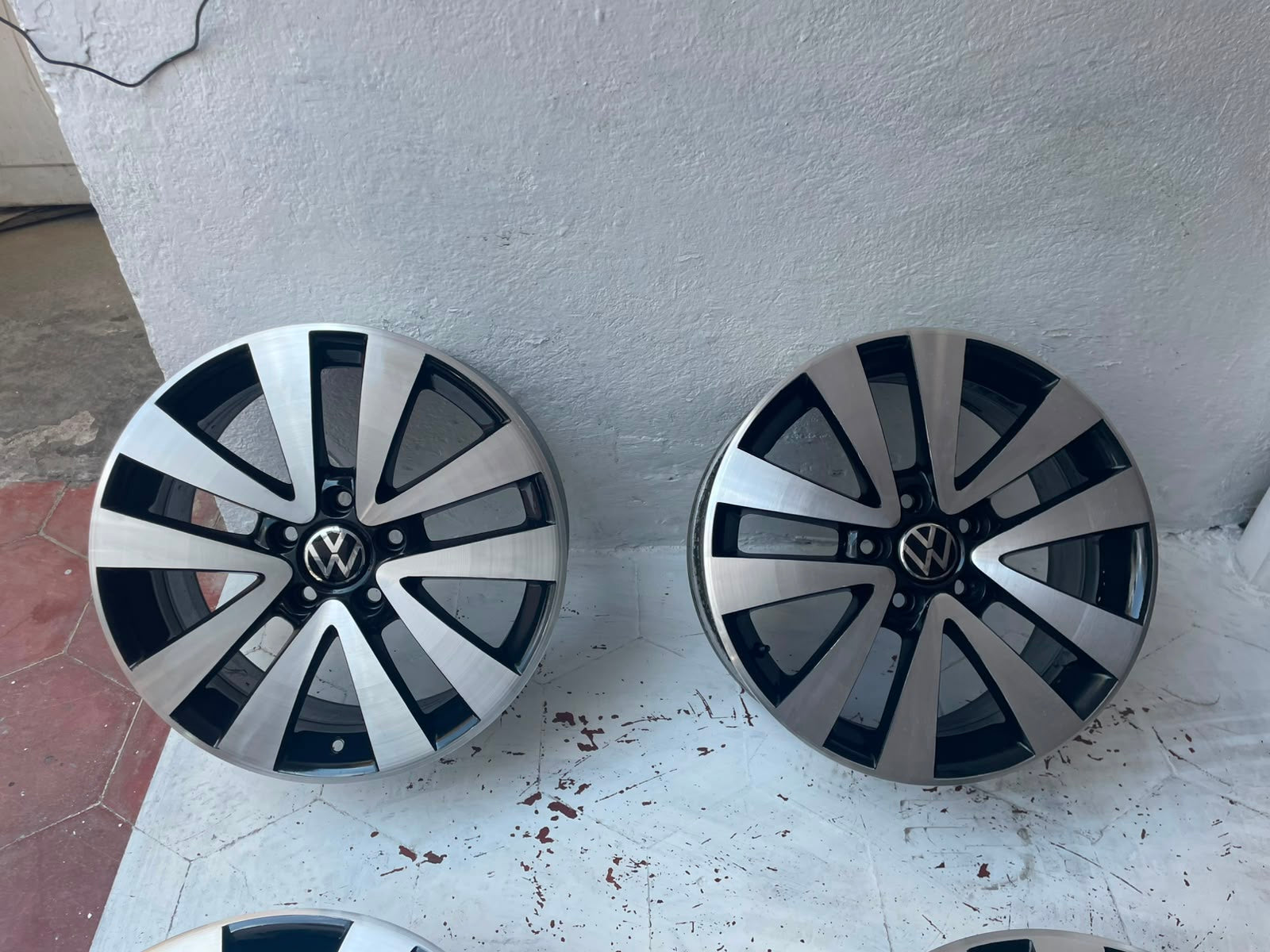 4 Rines 17" Volkswagen Taos Jetta Golf MK7 Bora Passat Originales 5x112 Como Nuevos