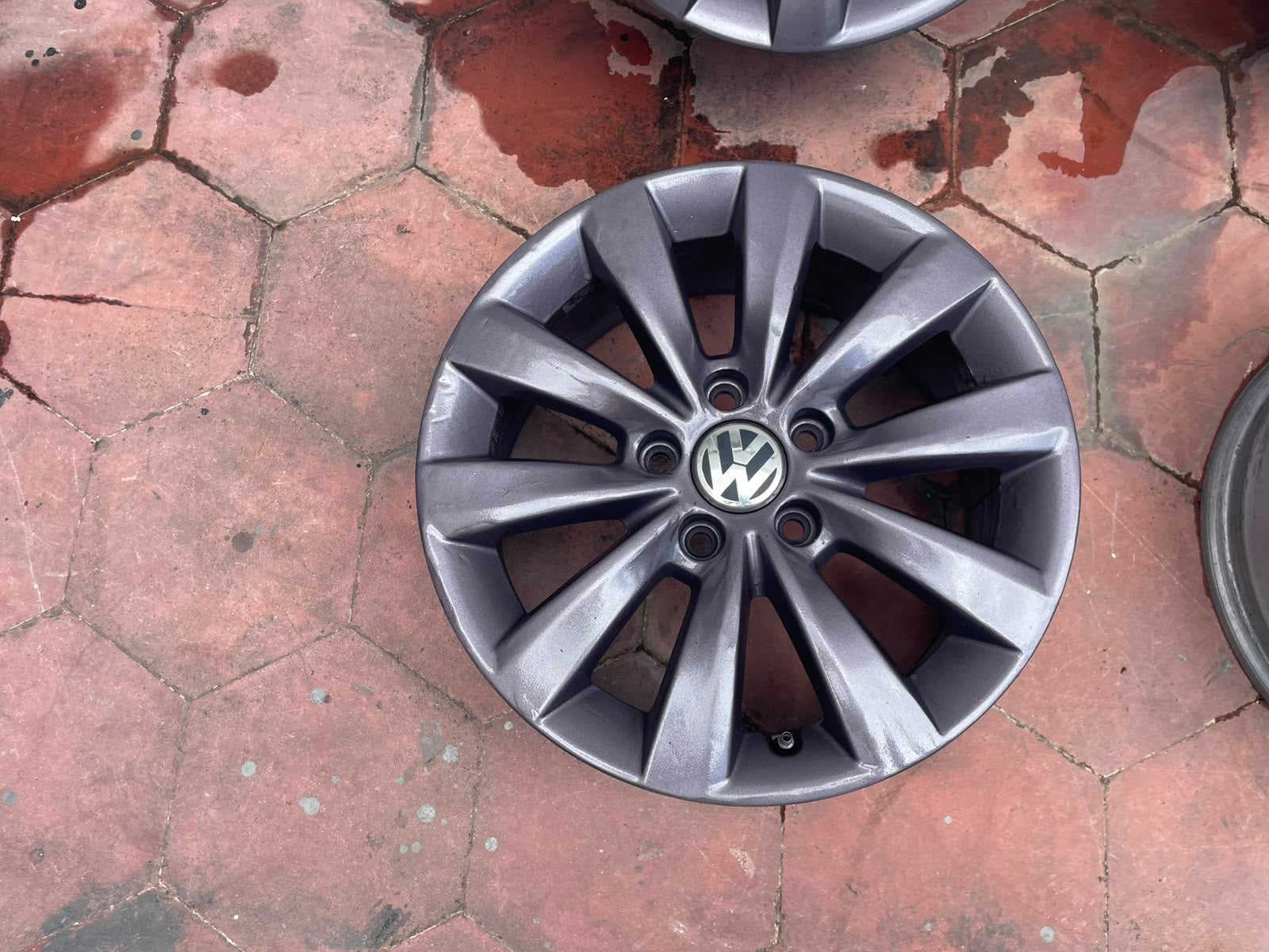 Juego de 4 Rines Originales Volkswagen 16" Taos Tiguan Jetta Golf MK6 MK7 5x112 Seminuevos