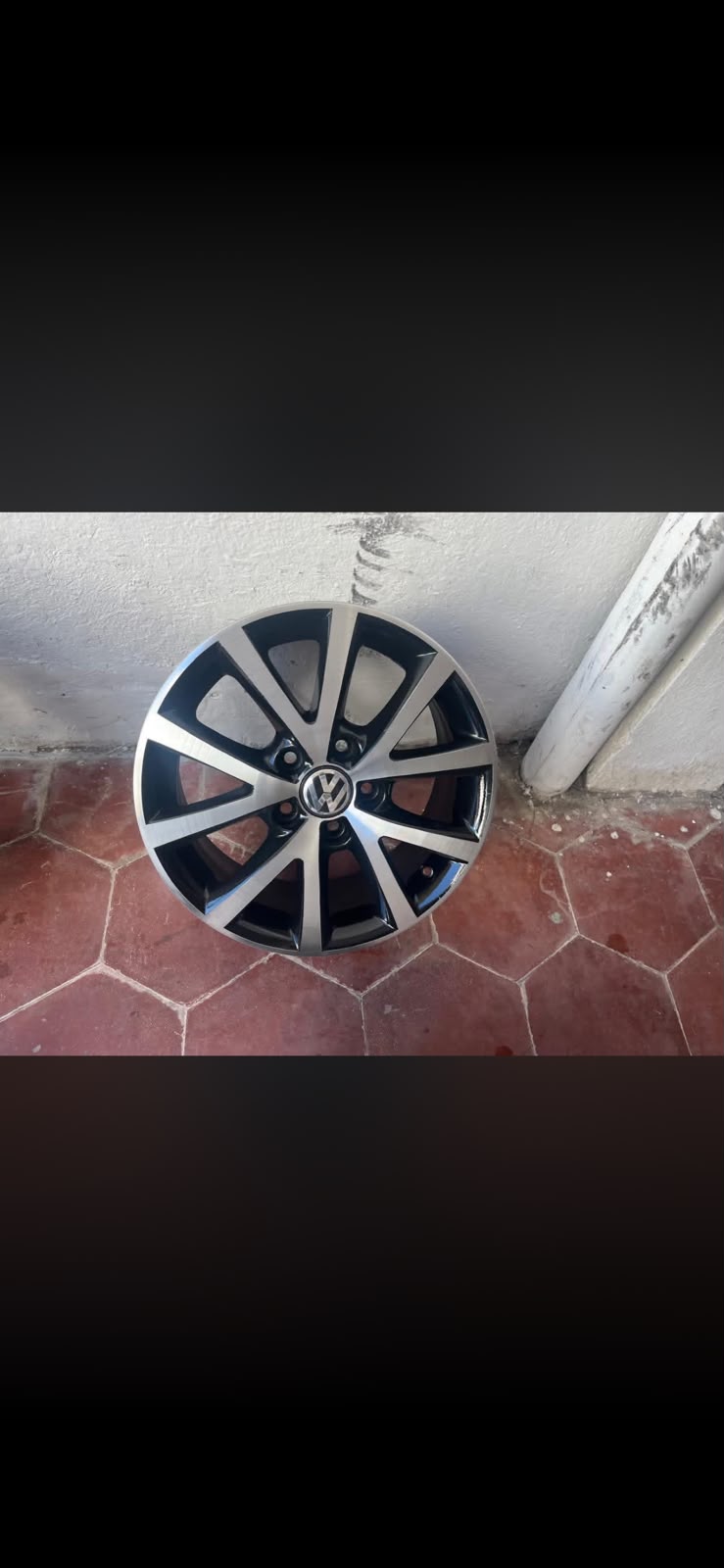 1 Rin 16" Volkswagen Jetta MK6 MK7 Golf New Beetle Passat Original 5x112 Seminuevo