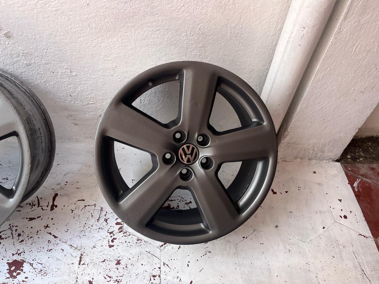 4 Rines 18" Volkswagen Bora Jetta MK6 MK7 Originales 5x112 Seminuevos
