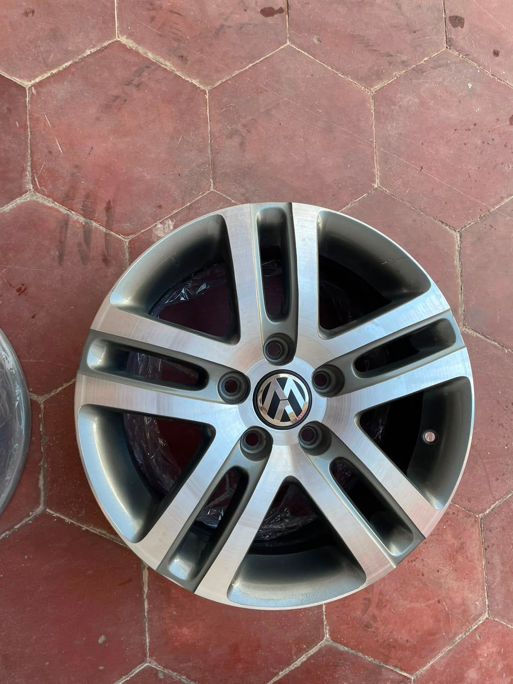1 Rin 16" Volkswagen Golf Jetta MK6 MK7 Original 5x112 Nuevo