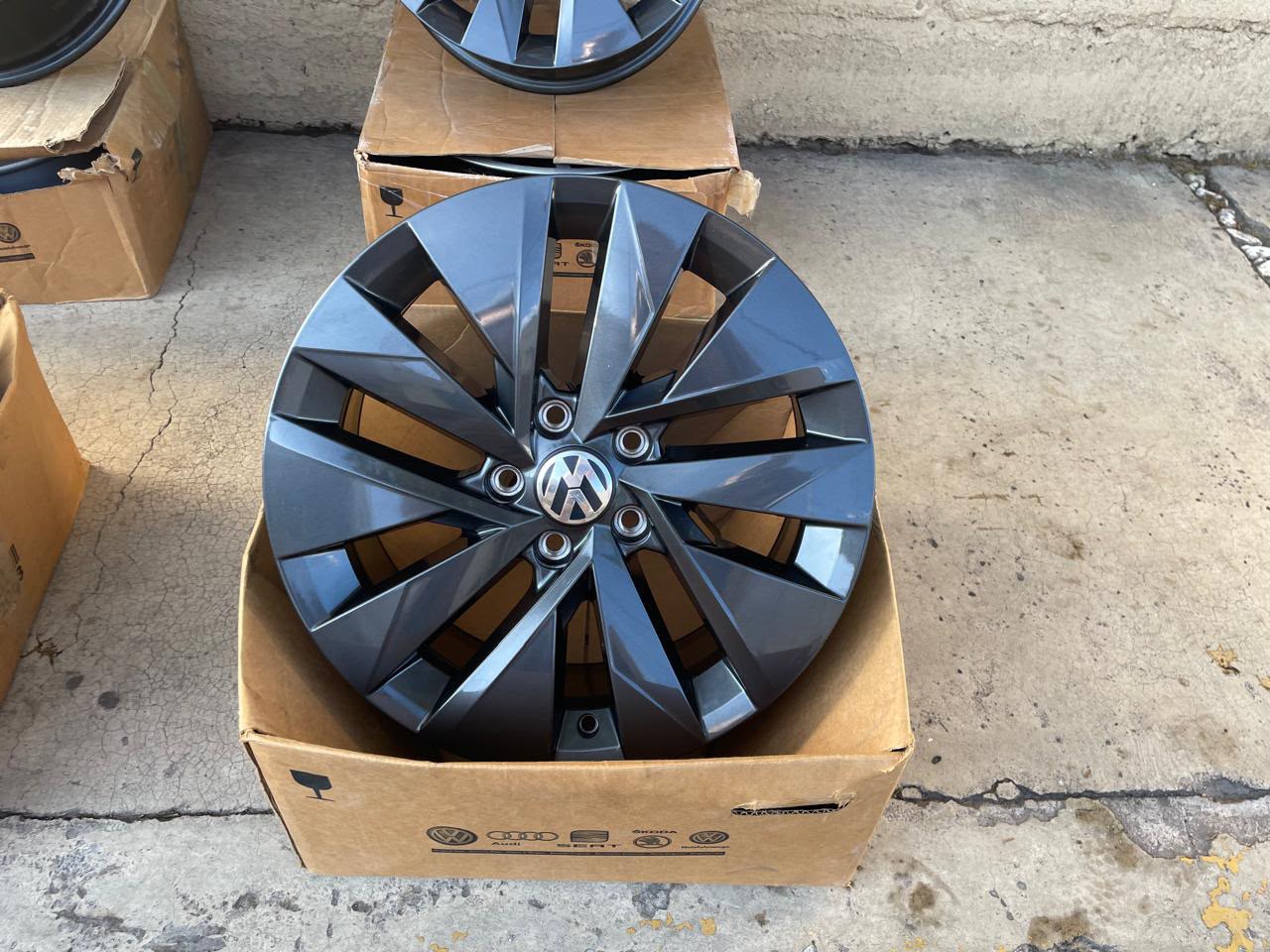 Rines Volkswagen Taos Tiguan Golf Jetta MK7 New Beetle 17" Originales Nuevos | Juego de 4