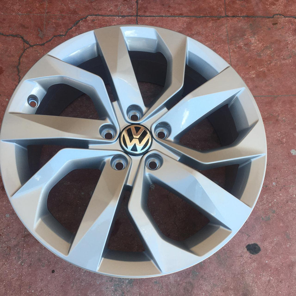 1 Rin 17" Original Volkswagen Jetta MK7 / MK6 T-Cross 5x112 – Seminuevo