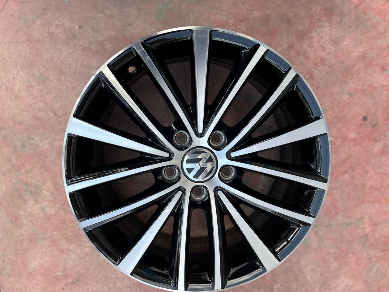 Rin Volkswagen Original 17" | Taos, Tiguan, Jetta, Golf MK6 y MK7 | Nuevo
