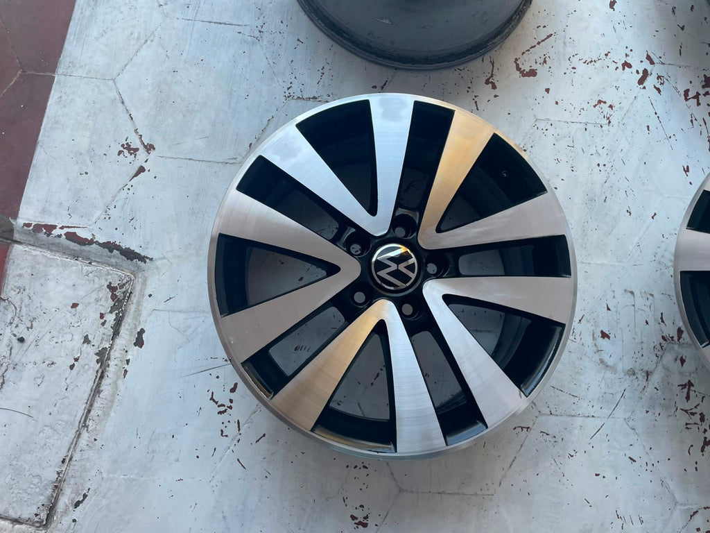 4 Rines 17" Volkswagen Taos Jetta Golf MK7 Bora Passat Originales 5x112 Como Nuevos