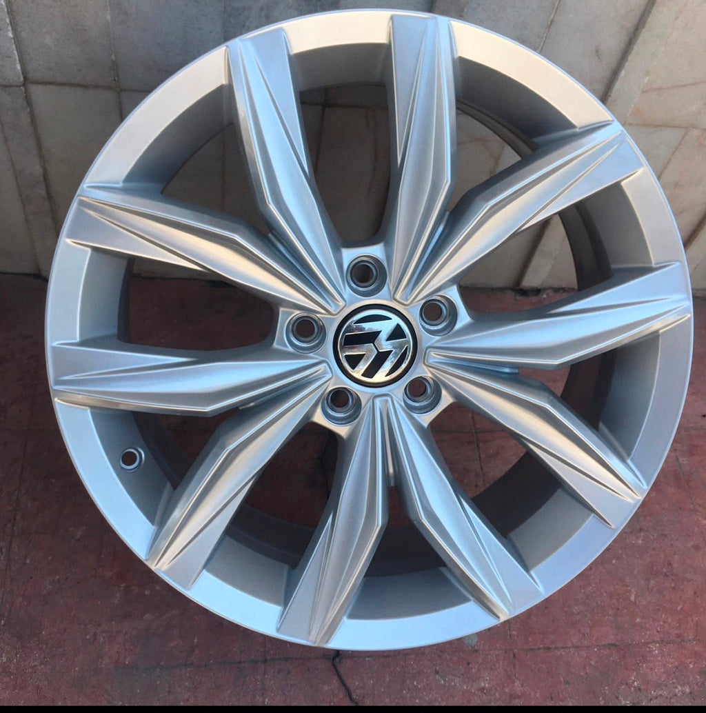 1 Rin Volkswagen Taos / Tiguan / Jetta MK6 / MK7 / Passat 18" Original Nuevo | 5x112