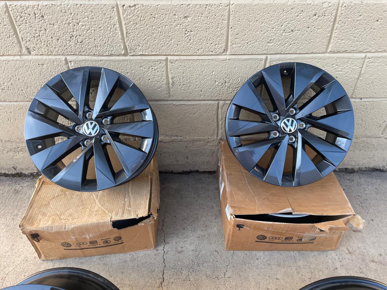 Rines Volkswagen Taos Tiguan Golf Jetta MK7 New Beetle 17" Originales Nuevos | Juego de 4