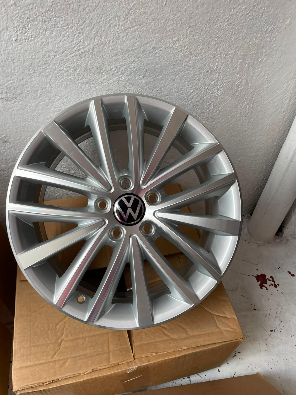 1 Rin Original Volkswagen 17" Golf / Jetta MK6 / Jetta MK7 Sport Nuevo 5x112