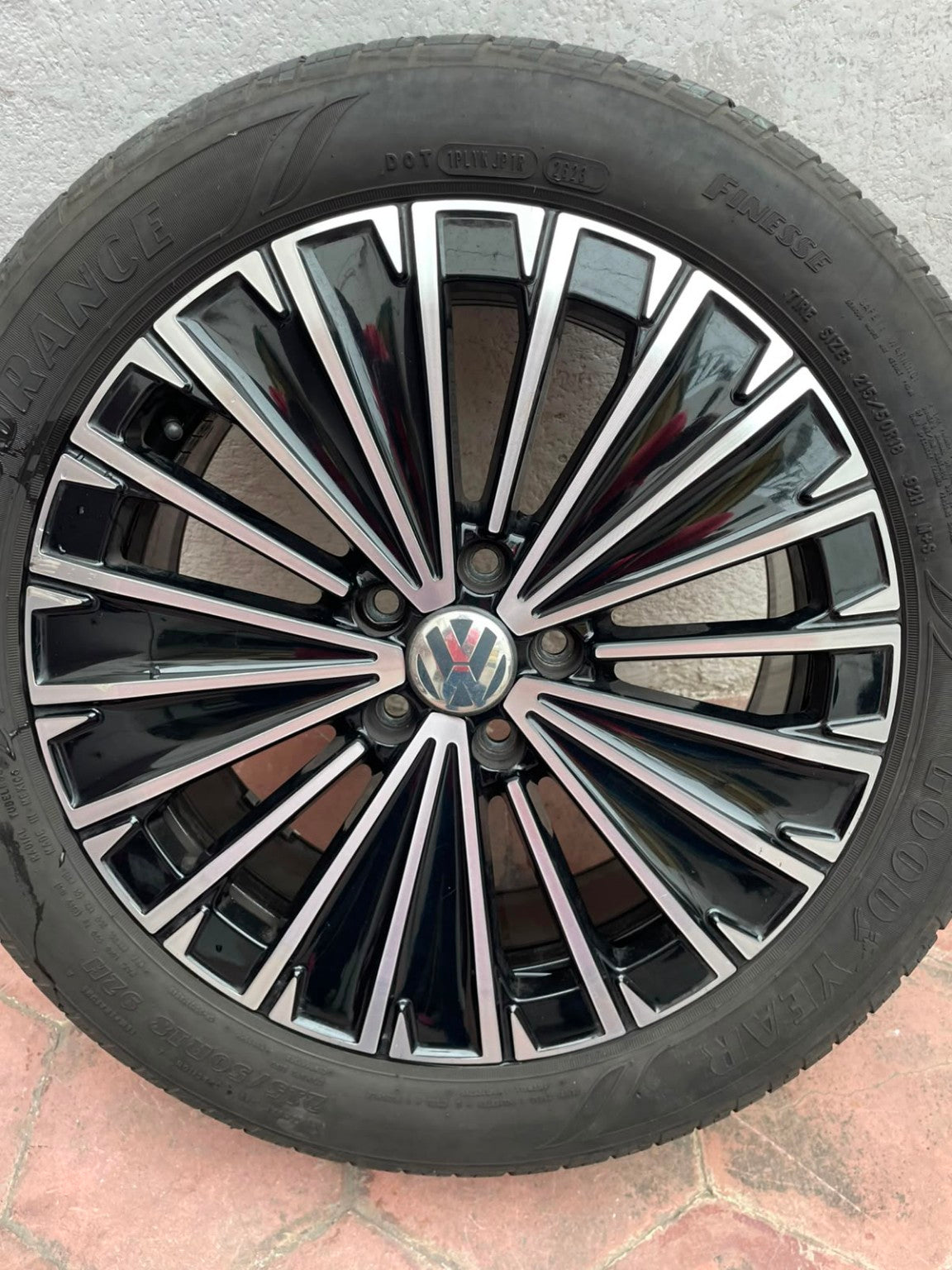 Juego de 4 Rines Originales Volkswagen 18" 5x112 para Taos, Tiguan, Golf, Jetta MK6 y MK7 | Seminuevos
