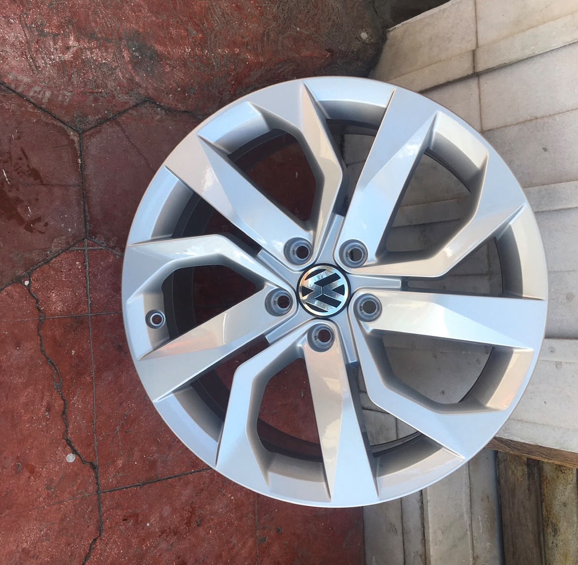 1 Rin 18 Original Volkswagen Taos Taiwán 5x112 | Taos, Tiguan, Jetta MK6, Jetta MK7 y Passat | Seminuevo