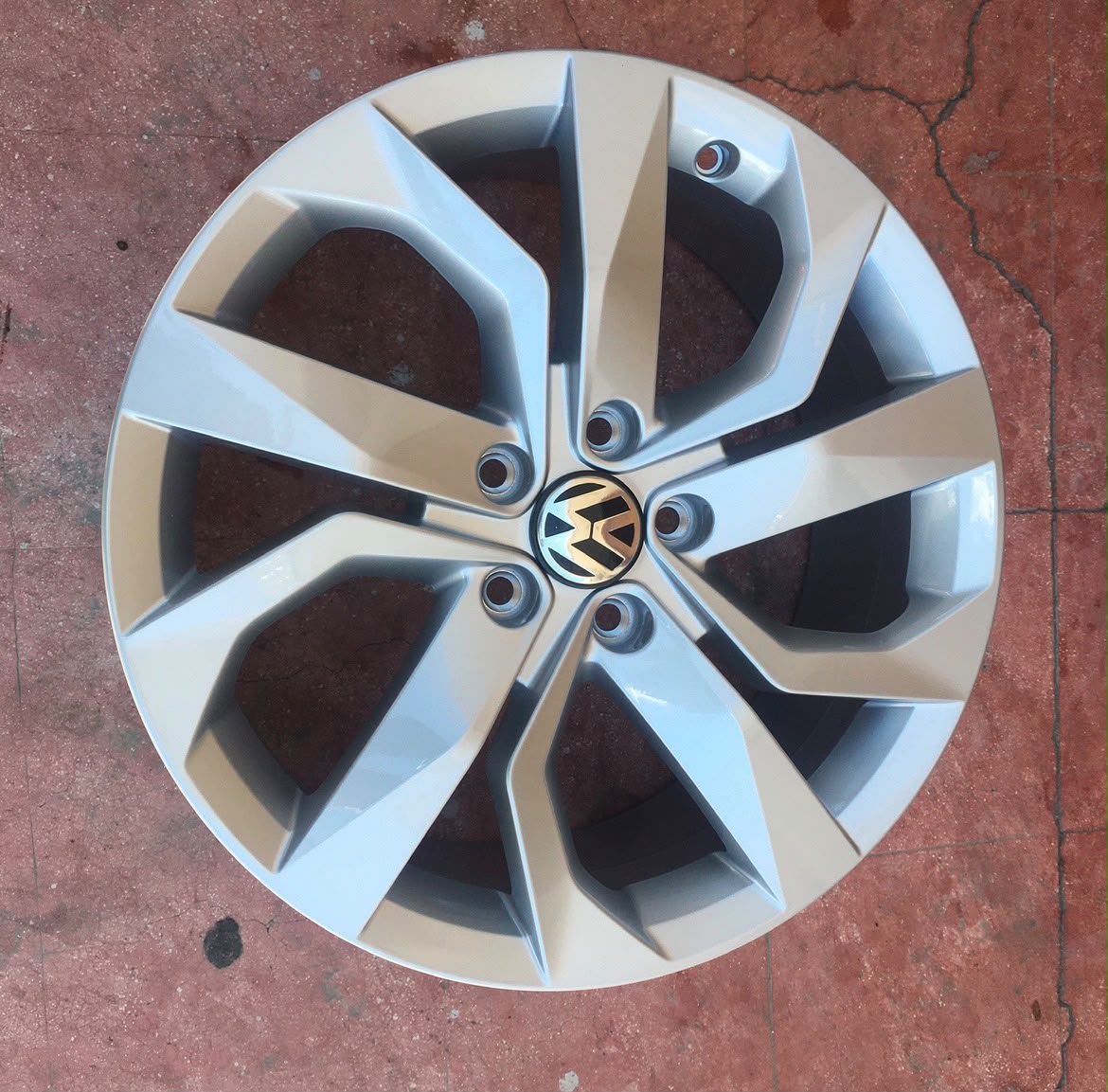 1 Rin 18 Original Volkswagen Taos Taiwán 5x112 | Taos, Tiguan, Jetta MK6, Jetta MK7 y Passat | Seminuevo