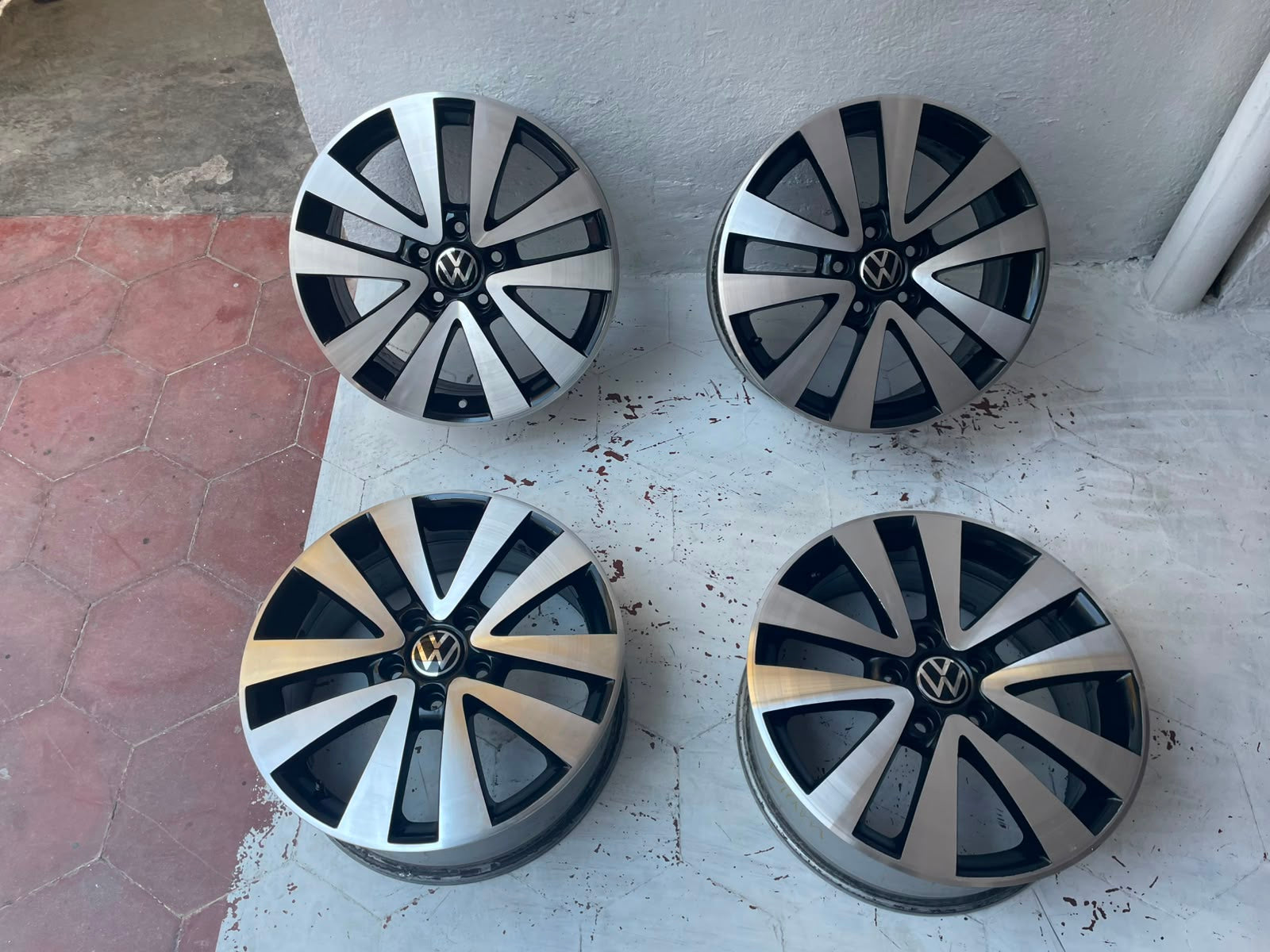 4 Rines 17" Volkswagen Taos Jetta Golf MK7 Bora Passat Originales 5x112 Como Nuevos