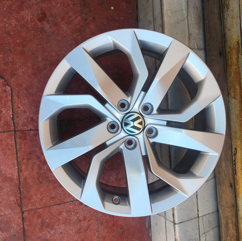 1 Rin 18 Original Volkswagen Taos Taiwán 5x112 | Taos, Tiguan, Jetta MK6, Jetta MK7 y Passat | Seminuevo