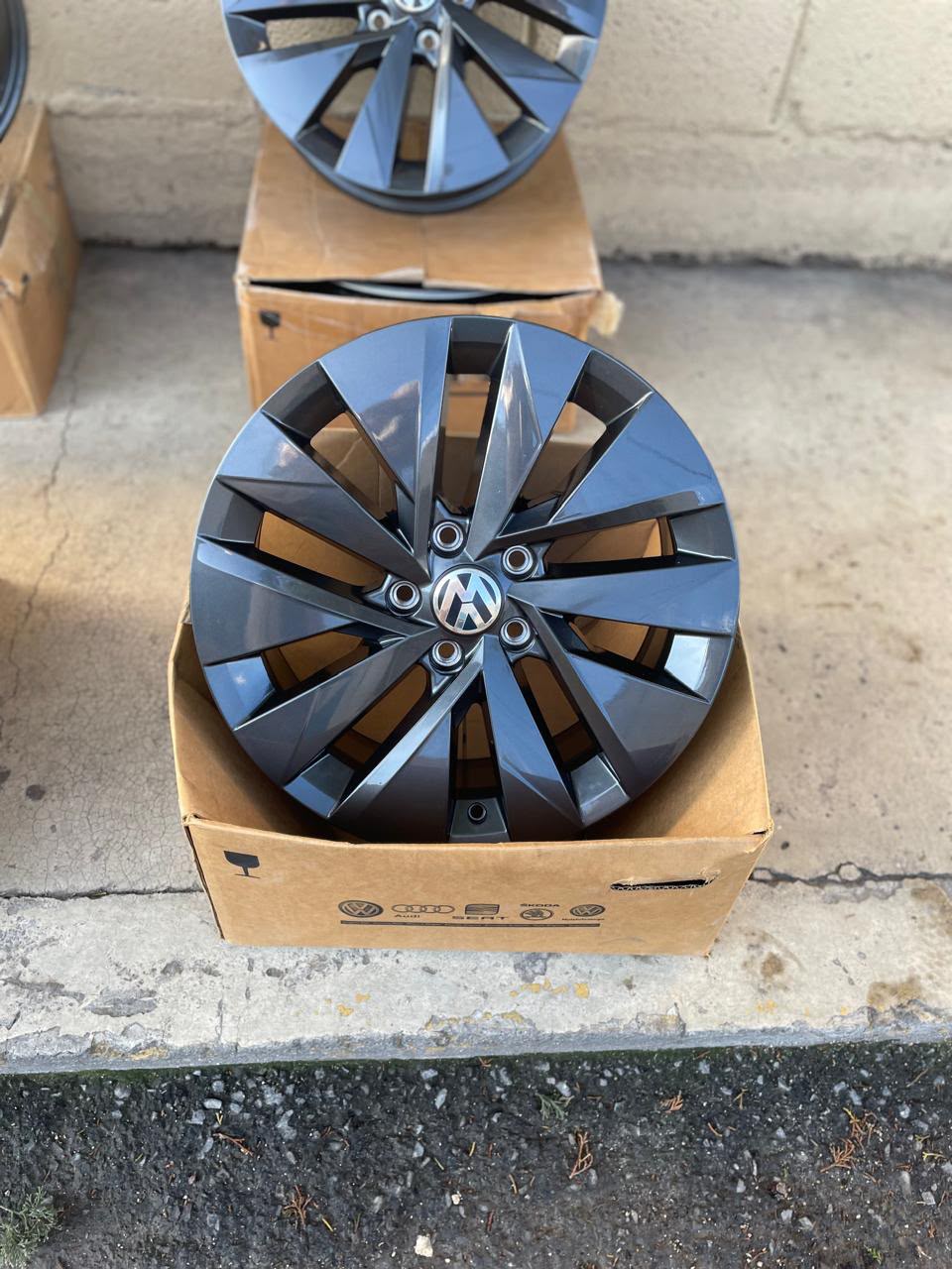 Rines Volkswagen Taos Tiguan Golf Jetta MK7 New Beetle 17" Originales Nuevos | Juego de 4