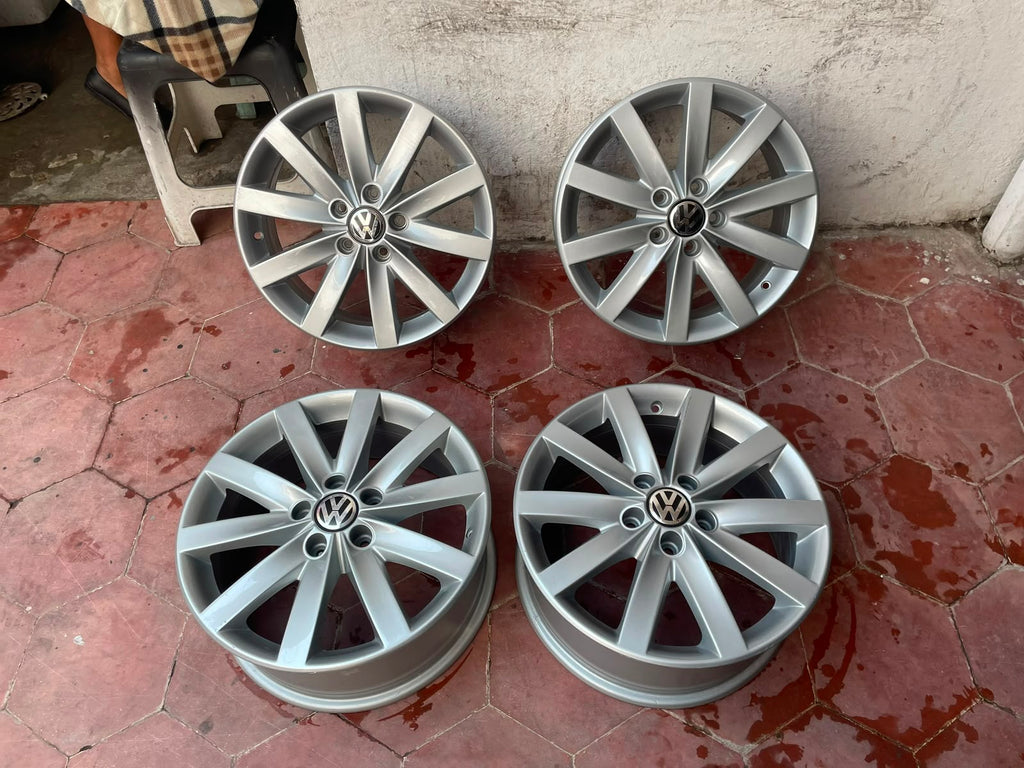 4 Rines 17" Volkswagen Jetta MK7 MK6 Taos Tiguan New Beetle Originales 5x112 Seminuevos