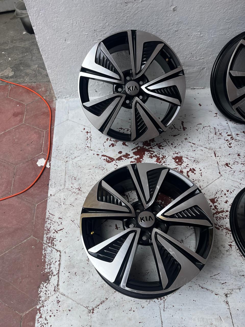 4 Rines 17" Kia Forte Optima Originales 5x114 Nuevos