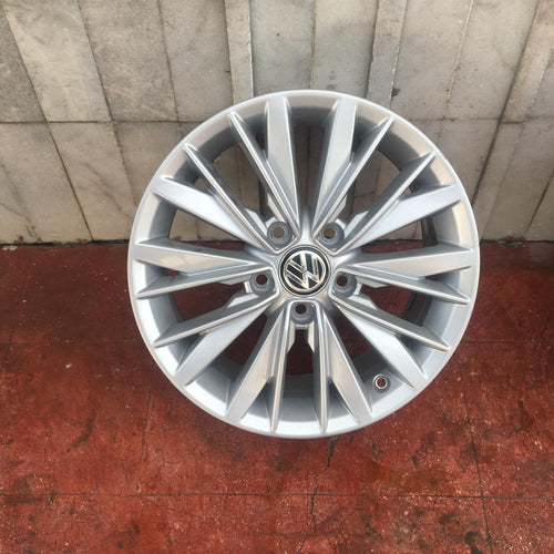 1 Rin 16” Volkswagen Jetta MK7 MK6 Original 5x112 Seminuevo